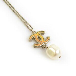 CHANEL Gold Pearl Necklace